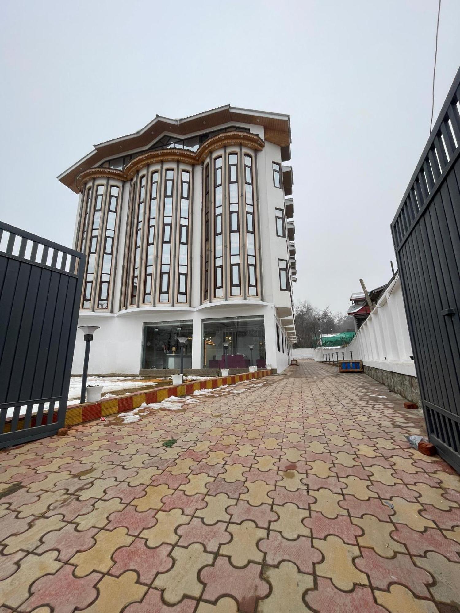 Hotel Zoon Dabb Srinagar Airport Kashmir Εξωτερικό φωτογραφία